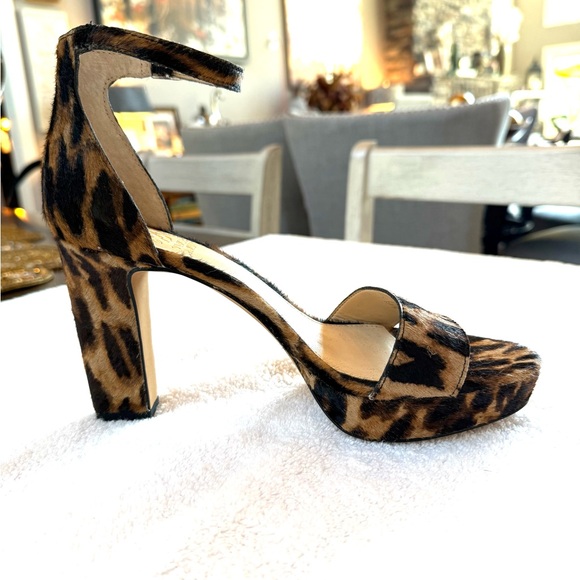 Vince Camuto (Never Worn) Suede Leopard Print Block Heel Sandals - Size 8 - Picture 3 of 12